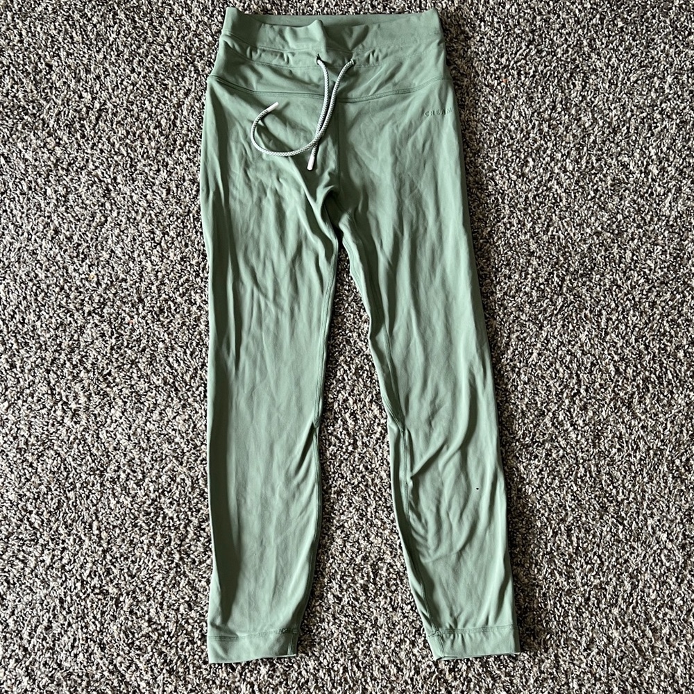 CREAM YOGA leggings in sage green size M